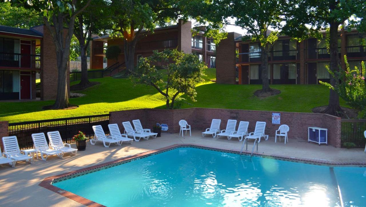 Magnuson Grand Hotel And Conference Center Tyler Exterior photo