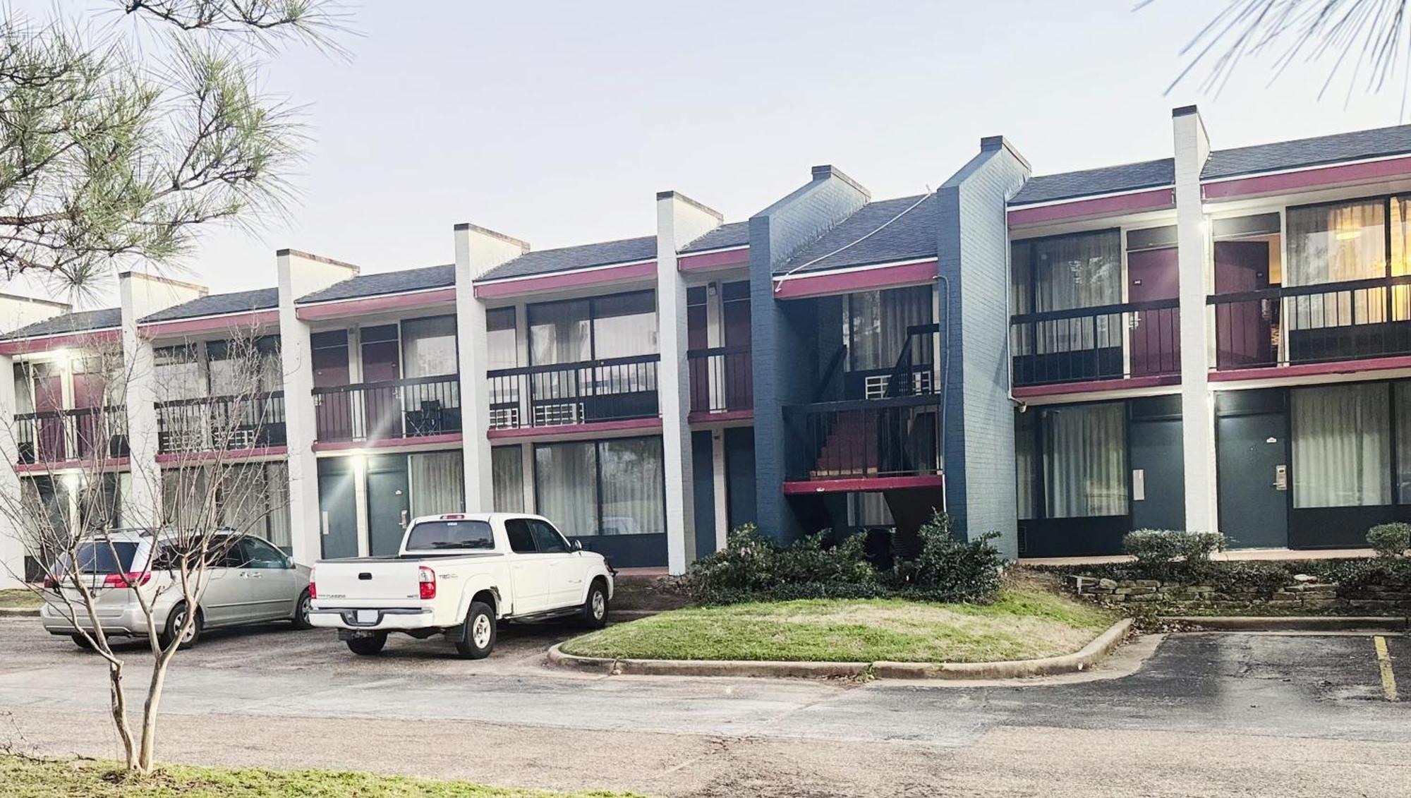 Magnuson Grand Hotel And Conference Center Tyler Exterior photo